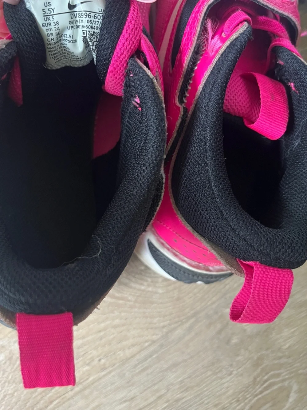 Nike Kids Basketball Velcro girls Hot Pink shoes Sneakers EUC SIZE 5.5
